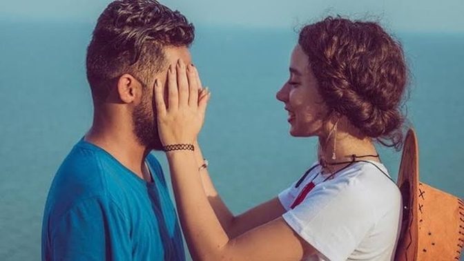 Sevmek mi daha çok huzur veriyor sana yoksa sevilmek mi?