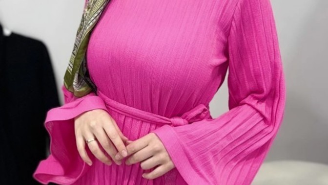 Pembe renk yakışık almış mi?