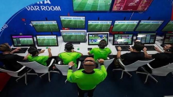 VAR teknolojisi ligimizde gerçekten futbolu adaletli hale getirdi mi, yoksa heyecanı mı öldürdü?