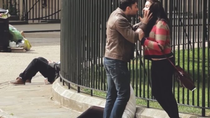 Sözlü ya da fiziksel şiddete maruz kalan birini görsen müdahale eder misin?