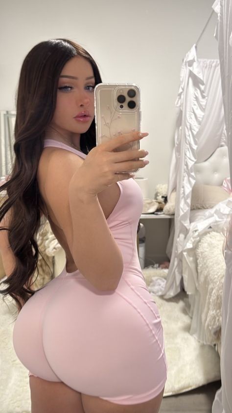 Geniş kalça size göre çekici mi geliyor yoksa itici mi?