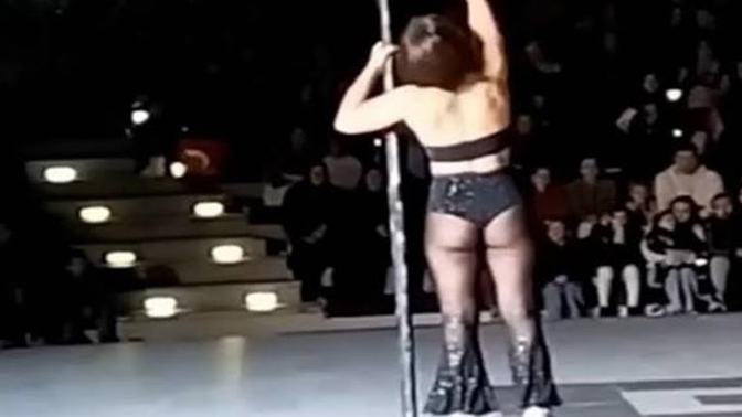 Balıkesir'de 23 Nisan  gösterisinde direk dansı yapılması hakkında ne düşünüyorsunuz?