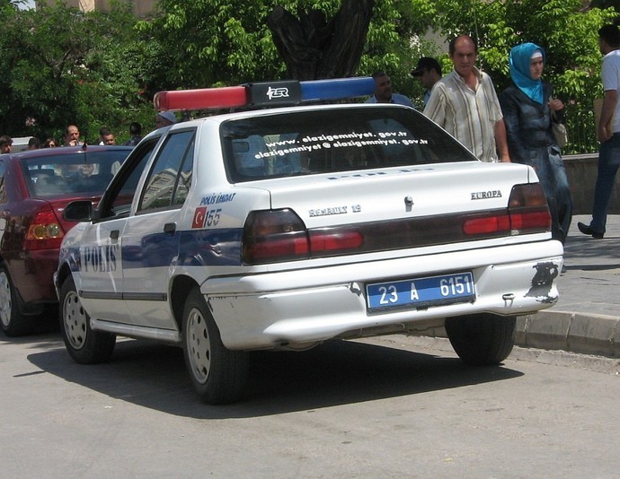 Eskiler den en çok sevdiğiniz polis arabası nedir hangisi?