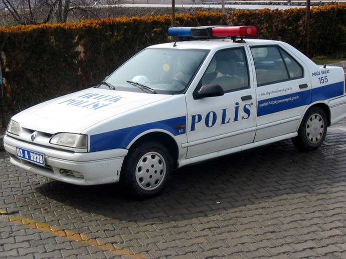 Eskiler den en çok sevdiğiniz polis arabası nedir hangisi?