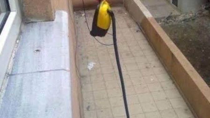 Komşunun balkonuna düşen iç camasirinizi ister miydiniz?