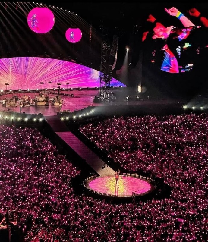 Tribünler tıklım tıklım dolu, sesiniz Jennifer Lopez gibi güzel, hangi şarkıyı söylersiniz?