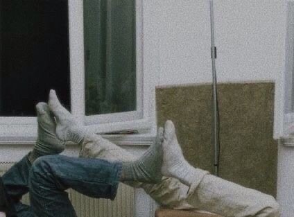 Sana hislerini belli etmeyen ama başkasına yaklaşmanı da kıskanan biri... cidden ne istiyor?