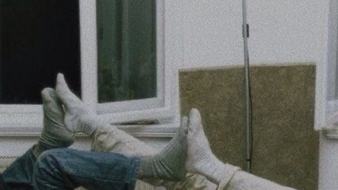 Sana hislerini belli etmeyen ama başkasına yaklaşmanı da kıskanan biri... cidden ne istiyor?