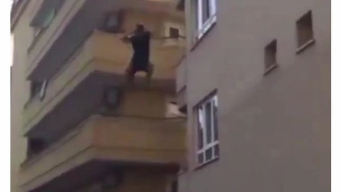 İzahı olmayan deprem gerçeğinin de mizahı yapılıyor. Ne düşünüyorsunuz?