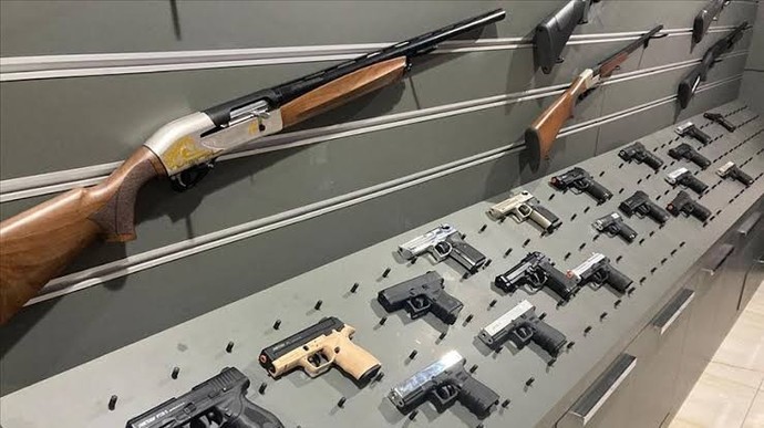 12 caliprelik av tüfeği mi güçlüdür yoksa 9 MMlik tabanca mı?