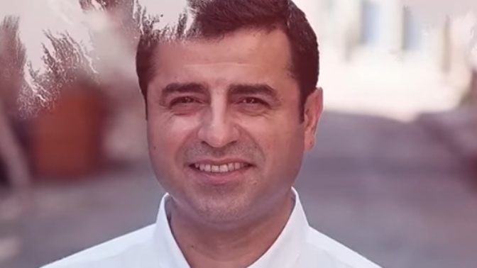 Sizce Selahattin Demirtaş yakışıklı mı erkek olmama rağmen neredeyse ben bile aşık olacam 😅😍🌹👑?