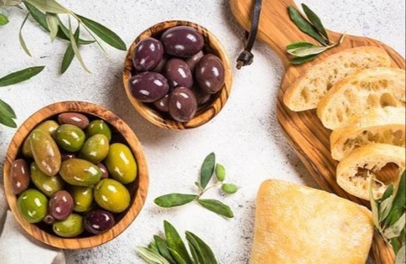 Zeytin ekmek mi, peynir ekmek mi?