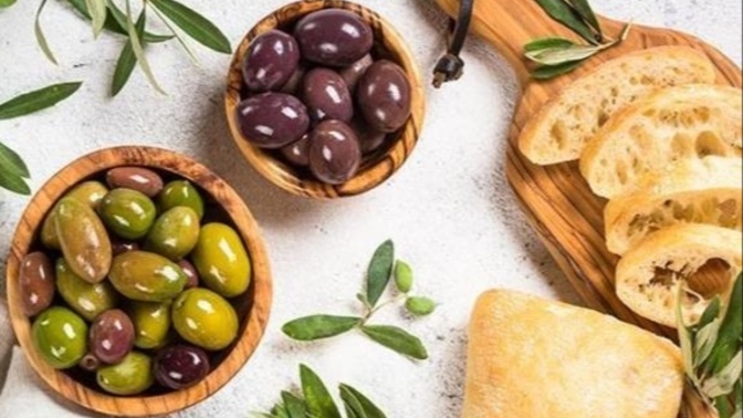 Zeytin ekmek mi, peynir ekmek mi?