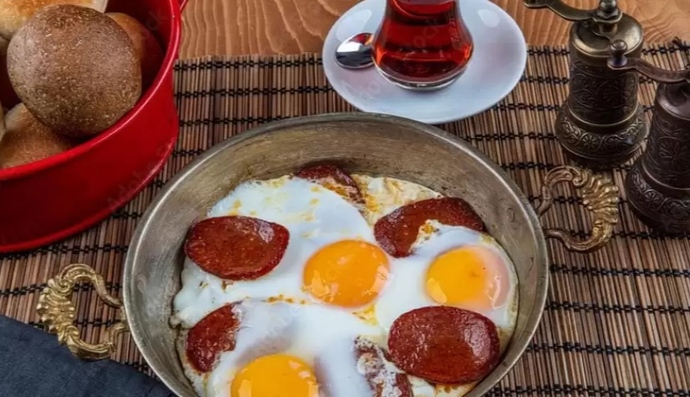 Dışarıda kahvaltı yaparken genelde tercih ettiğiniz menü nedir?