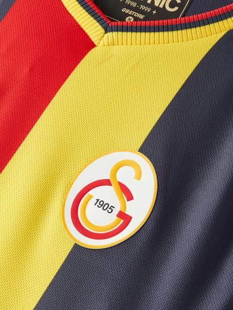 GS Store, yeni retro formalarını satışa sundu. Sizce en iyisi hangisi olmuş?