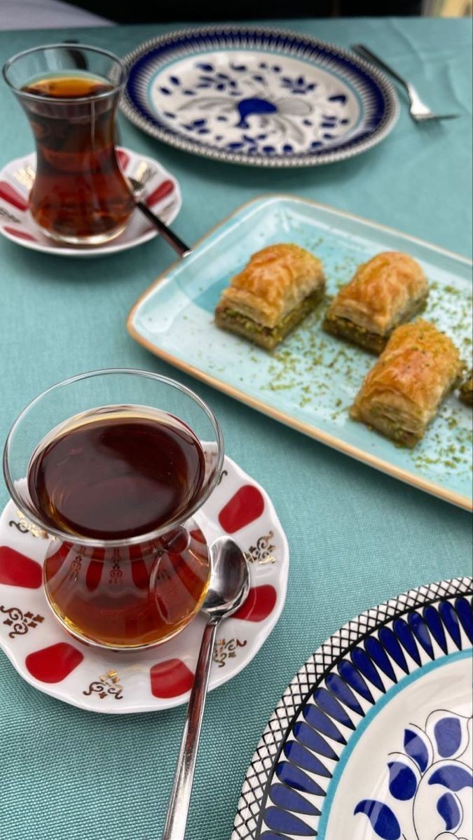 Şu anda çay olsa yanında ne güzel giderdi?