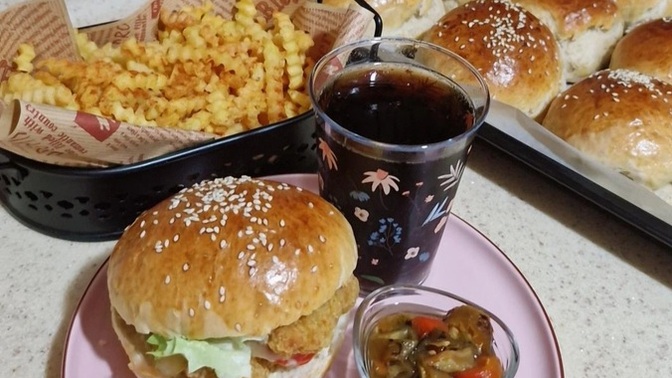 Tavuk burger mi yoksa klasik hamburger mi favoriniz?