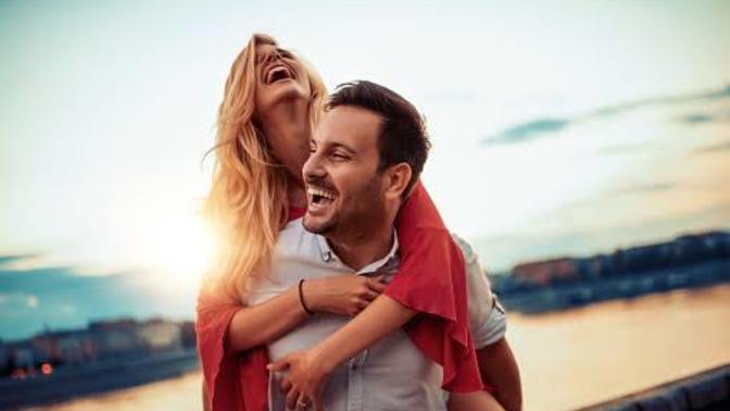 Kalabalıklar içinde yalnız hissetmemek için o anda kime sarılmak isterdiniz?