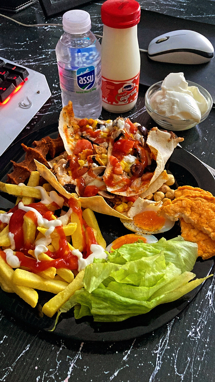 Kimler yaşamak için yiyenlerden değil de yemek için yaşayanlardan 🤔?