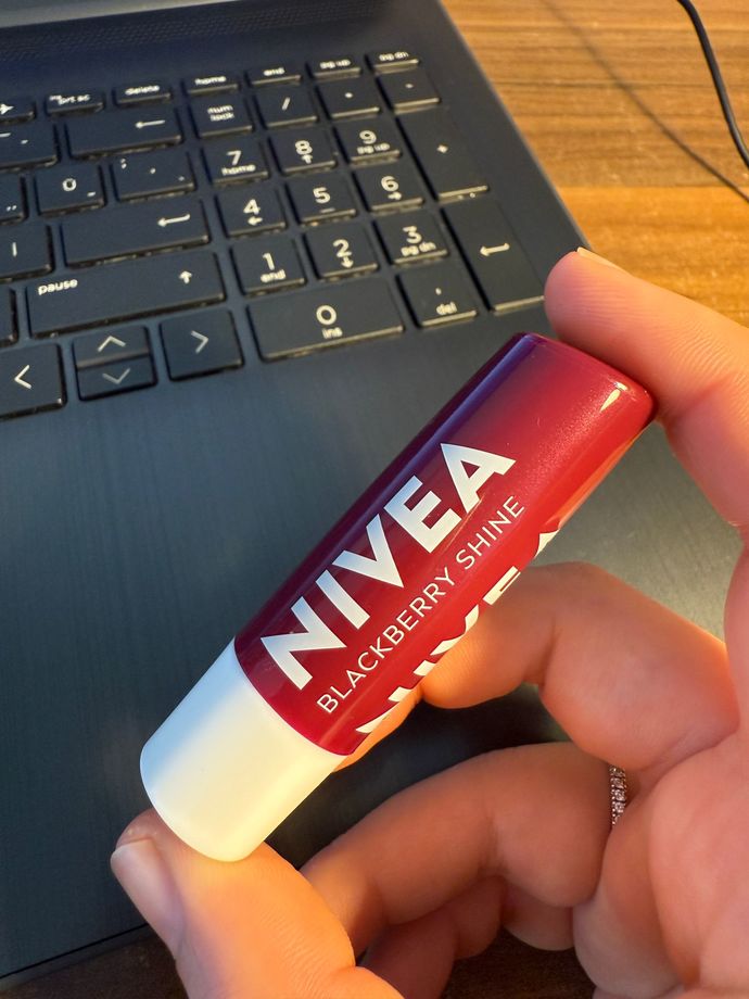 Kim ne derse desin en iyi dudak nemlendiricisi nivea bence sizce?