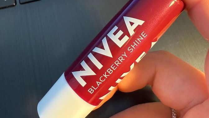 Kim ne derse desin en iyi dudak nemlendiricisi nivea bence sizce?