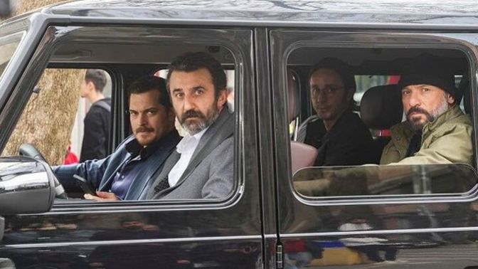 Dizilerde, senaryonun mafyayı iyi göstermesini saçma buluyor musunuz?