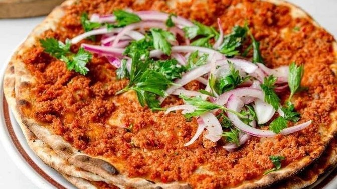 Lahmacun mu, Pizza Mı Damak Tadına Daha Çok Hitap Ediyor?