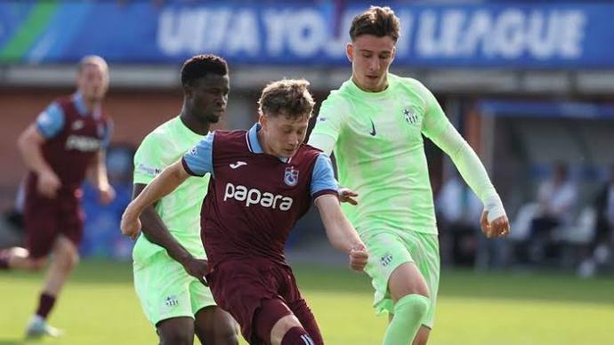 Temsilcimiz Trabzonspor U19 takımı, finalde Barcelonaya 4-1 mağlup oldu. Ne düşünüyorsunuz?