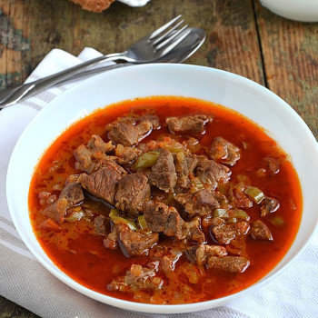 Akşama güveç de tas kebabı var sever misin?