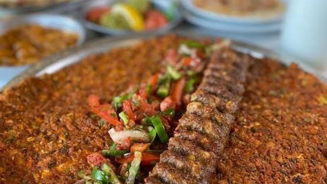 Lahmacun Arası Adana Dürüm (AdMacun) Yemek İster Miydiniz?