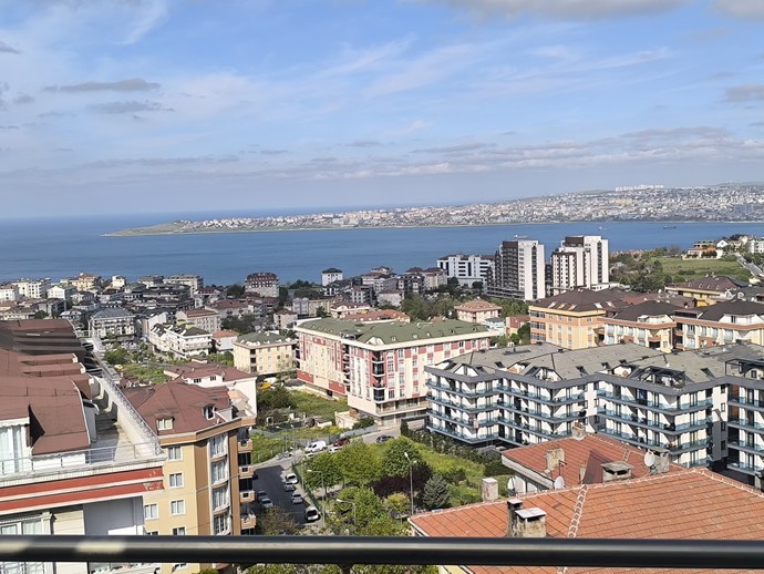 Deniz manzaralı evde oturan var mı?