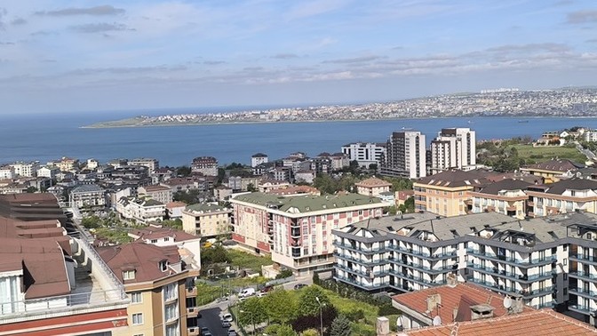 Deniz manzaralı evde oturan var mı?