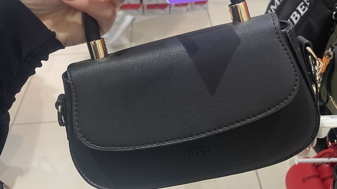 İçine telefondan başka bi şey sığmayacak çantalar neden var sizce kullanışlı mı?
