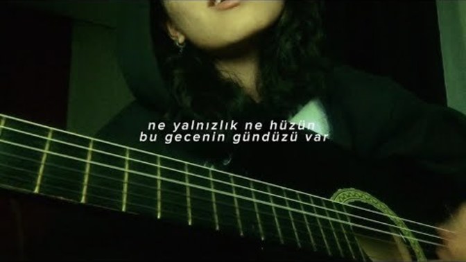 Bu aralar takılı kaldığınız bir şarkı var mı?