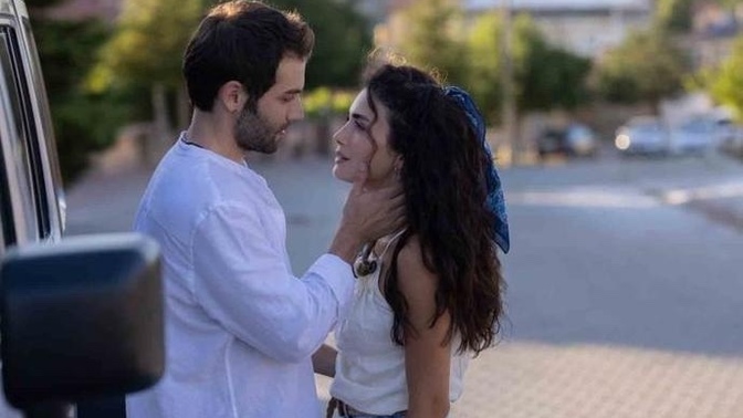 İlişkide derin ve anlamlı sohbet mi yoksa sarılmak, el ele tutuşmak mı daha derin bir bağ kurmanızı sağlar?