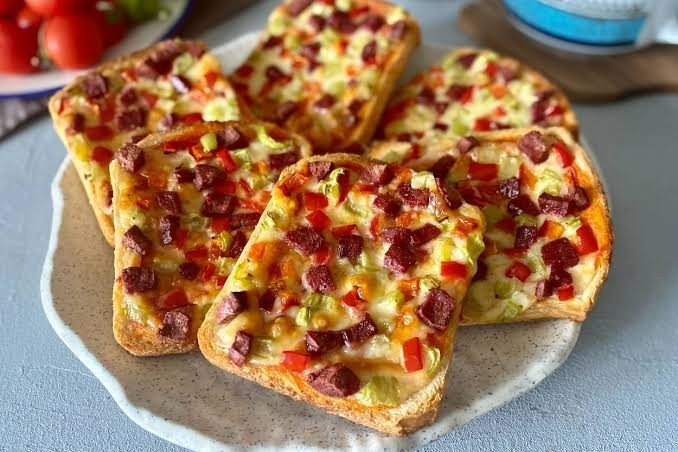 Kahvaltıda Pizza Ekmek Veya Diğer Adıyla Ekmek Pizzası Sever Misiniz?