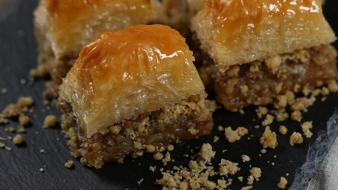 Cevizli baklava mı Antep fıstıklı baklava mı?