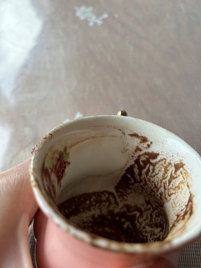 Canım sıkıldı. Kim bana fal bakar?