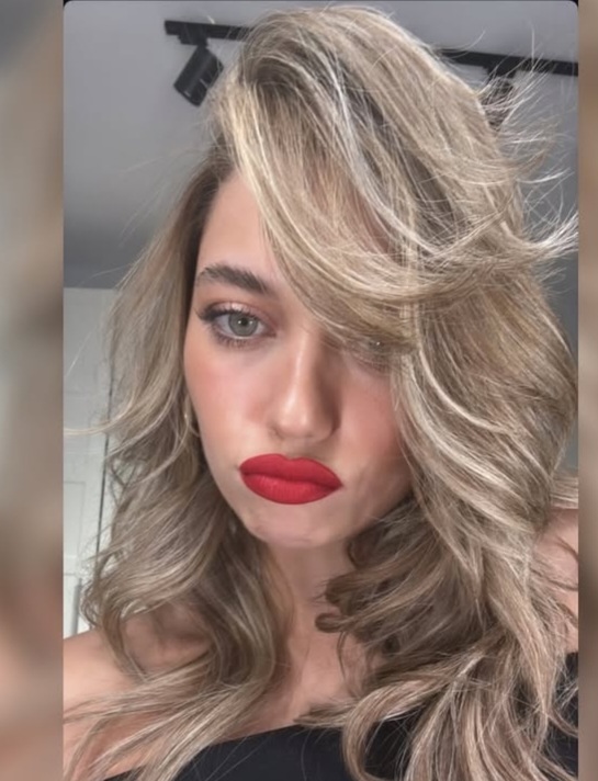 Afra saraçoğlu nun yeni saç rengini nasıl buldunuz?
