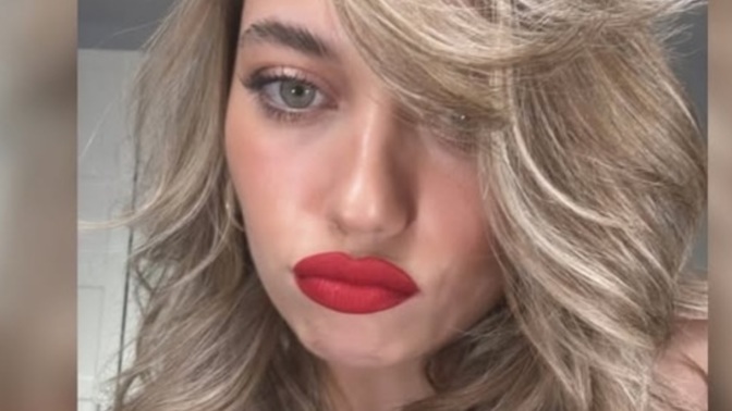 Afra saraçoğlu' nun yeni saç rengini nasıl buldunuz?