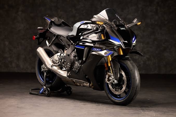 Yakışıklı/Güzel bir eş mi yoksa Yamaha YZF-R1M mi?