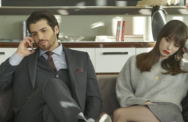 Aşık olduğun ama seni üzebilecek biriyle olmak mı yoksa seni mutlu eden ama aşık olmadığın biriyle olmak mı?