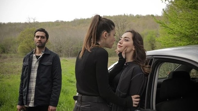 Eski sevgilisini aldatmış birisi, yeni ilişkisinde sadık birisini isteyebilir mi?