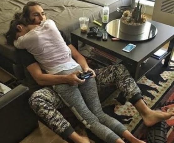 Sevgilinle dışarda eğlenceli aktiviteler mi yoksa evde baş başa sakince zaman geçirmek mi?