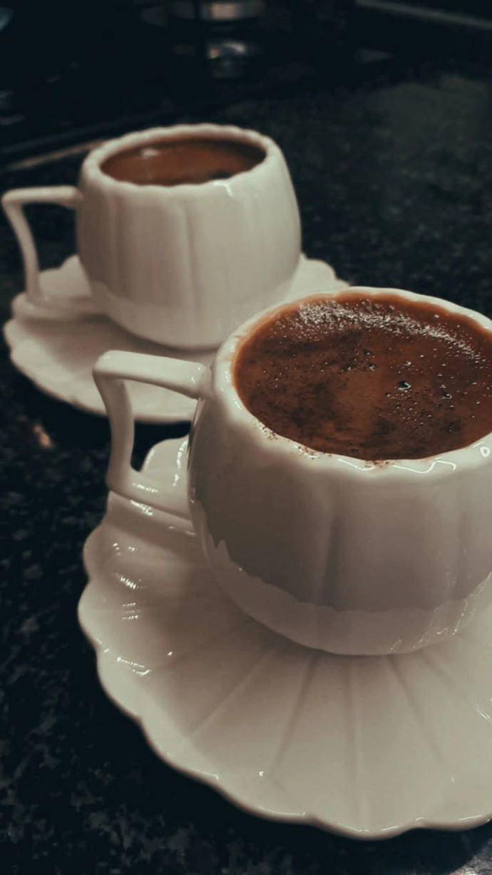 Evde içilen kahve mi daha güzel yoksa dışarıda, kafede içilen mi?