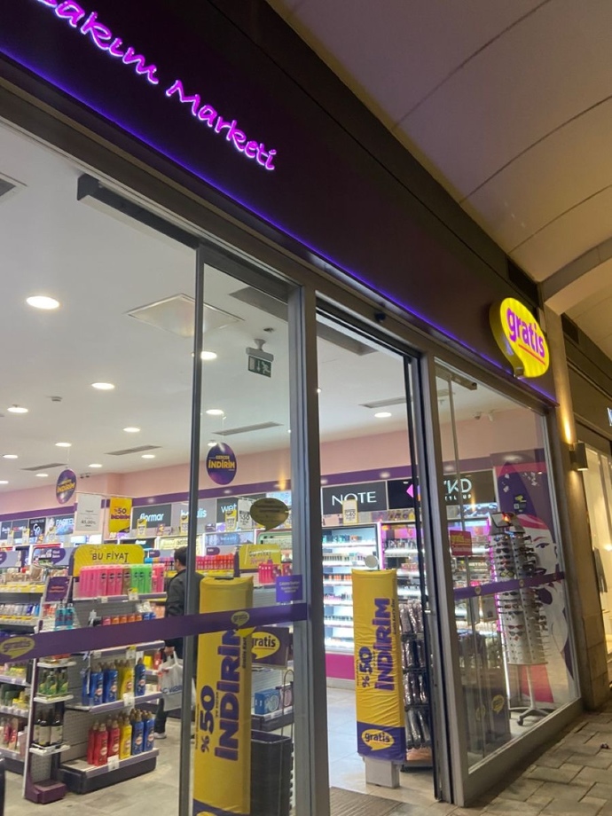 Gratis maaşları ne kadar? çalışan arkadaşlar var mı?