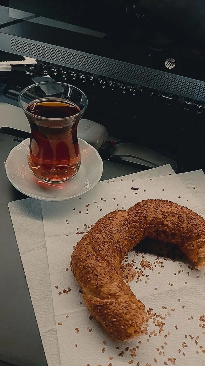 Simitin ortası boşsa, neden tam parayla satılıyor?