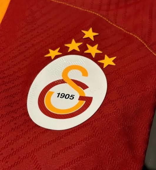 Galatasaray 5. yıldızı logoya hangi şekilde eklemeli?