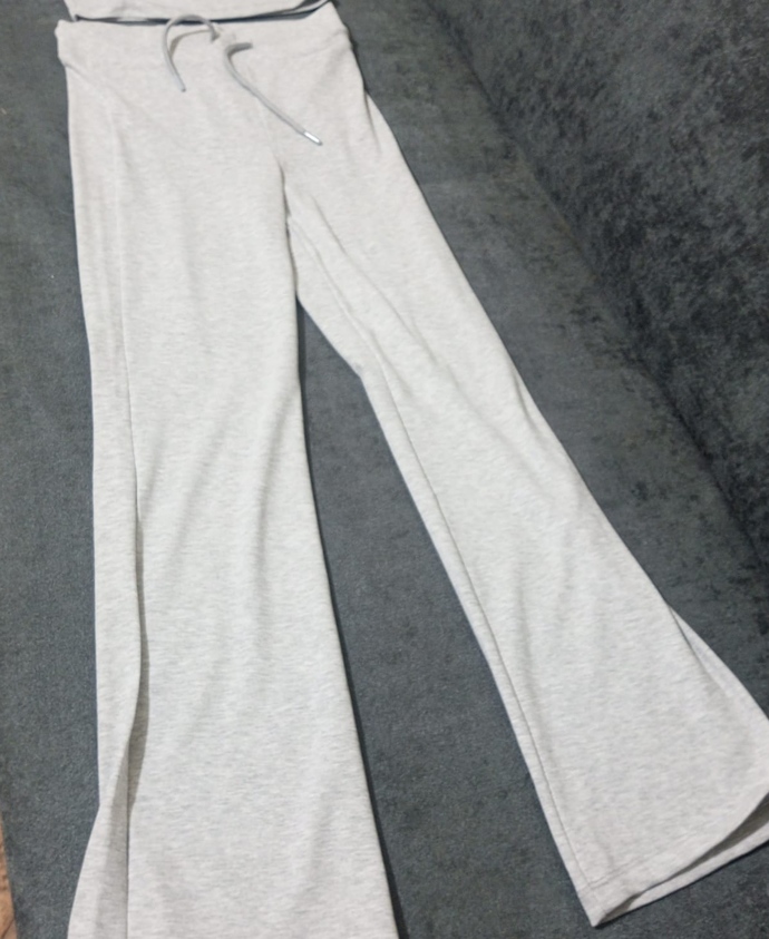 700 TL ye böyle gri bir alt üst takım nasıl sizce pahalı mı?