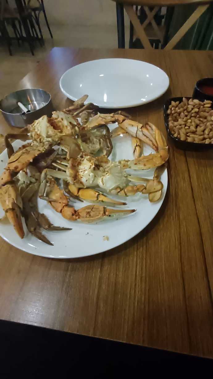 Flört ile ilk buluşmaya yengeç 🦀 yemeye gidilir mi?